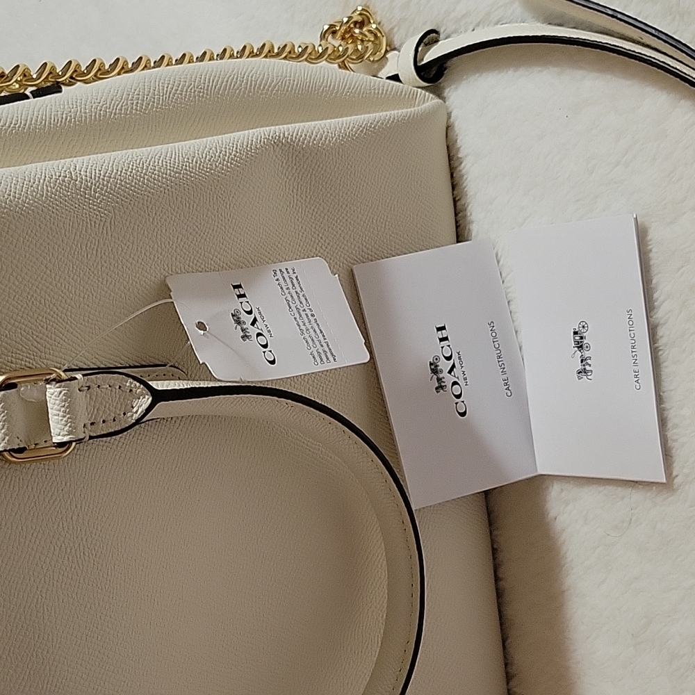 🌸HOST PICK🌸COACH MINI - LILLIE CARYALL BAG - Picture 10 of 16
